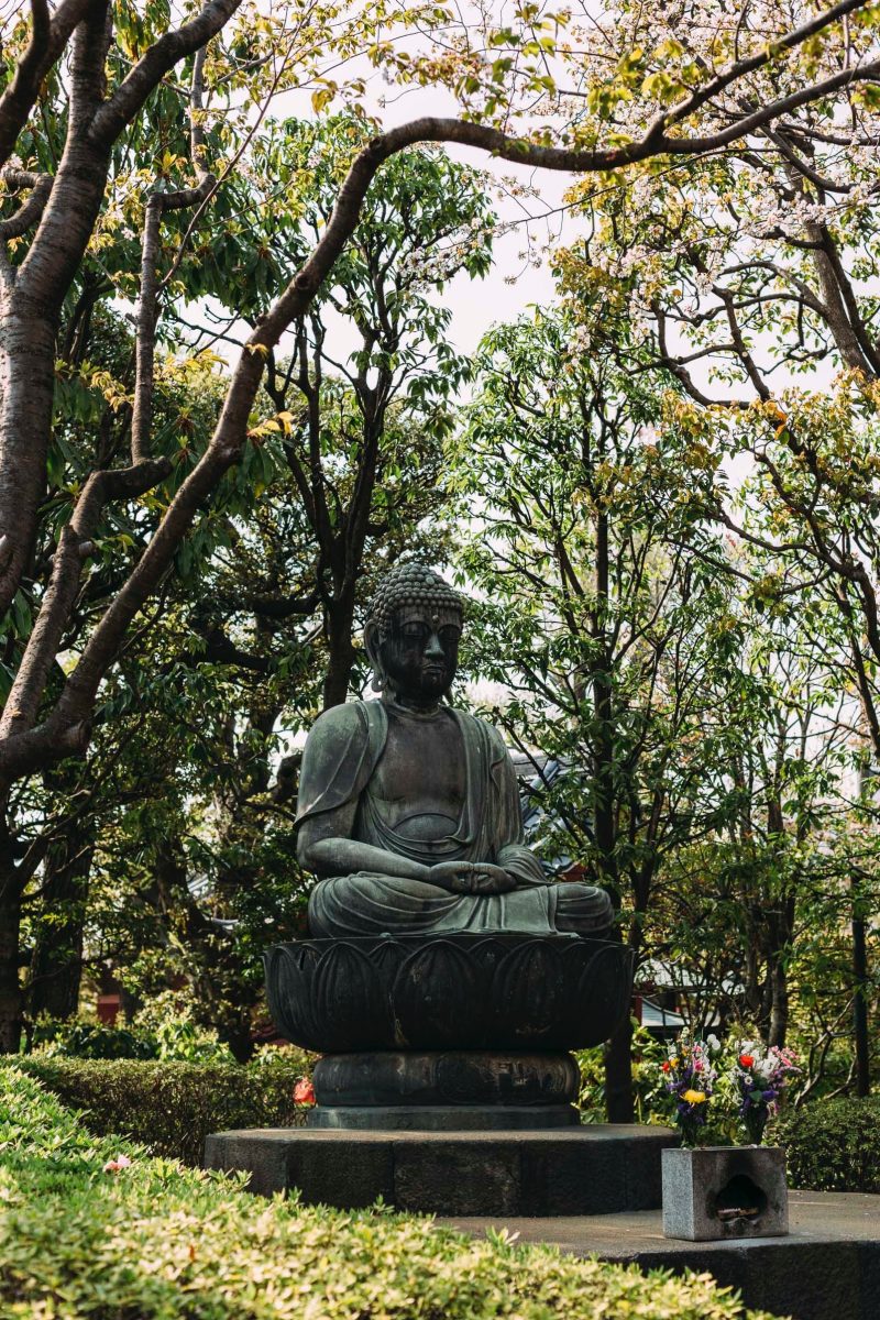 Hotei statue surrounded of t rees